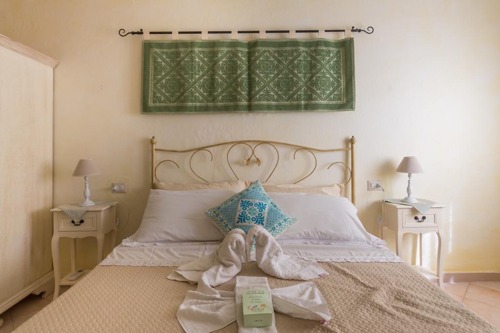 Holiday Room Sa Tebia Oristano Exteriör bild